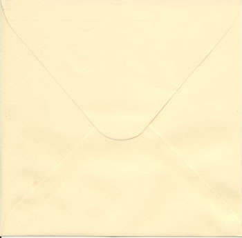  Elfenbensfarvet kuvert 15,5x15,5cm
